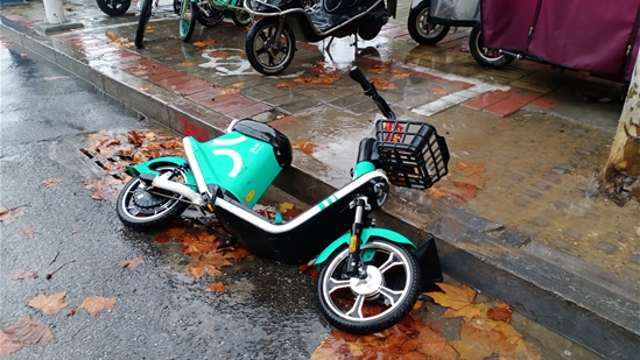 請(qǐng)把車子放好吧！